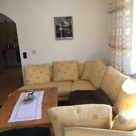 Cosy In Quiet Residential Area - Newly Renovated Apartment *