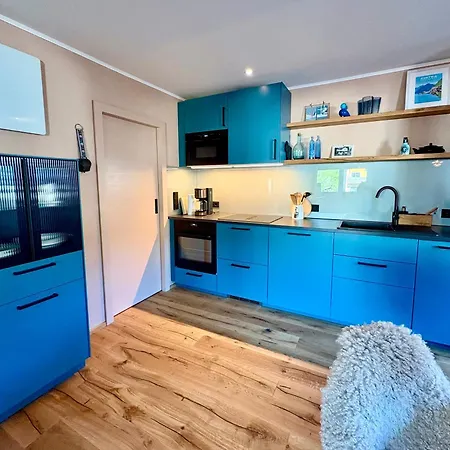 Cosy In Quiet Residential Area - Newly Renovated