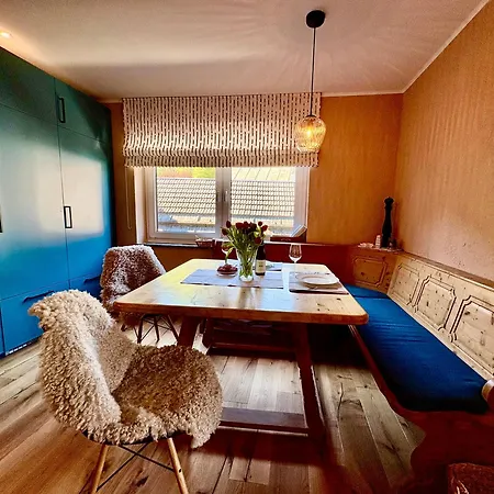 Cosy In Quiet Residential Area - Newly Renovated Apartment *