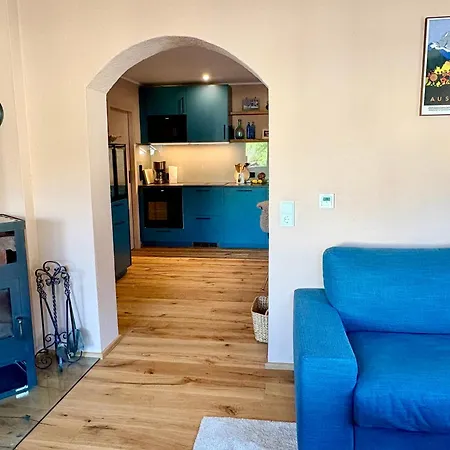 Cosy In Quiet Residential Area - Newly Renovated *