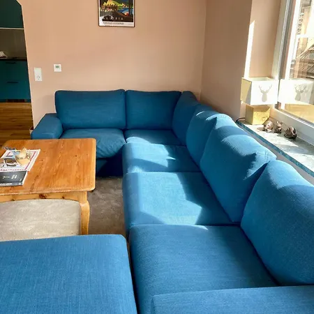 아파트 Cosy In Quiet Residential Area - Newly Renovated