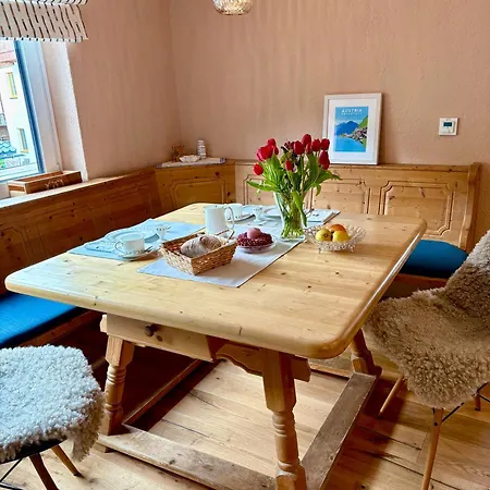 Cosy In Quiet Residential Area - Newly Renovated *