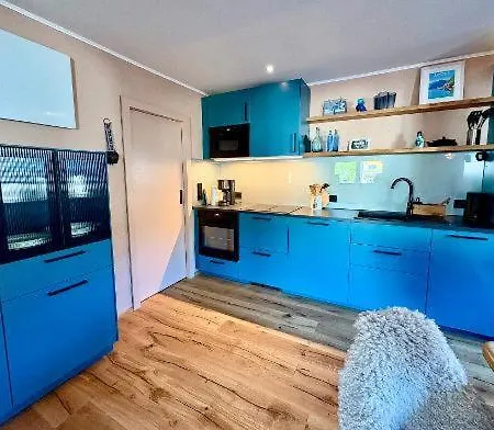 Apartment Cosy In Quiet Residential Area - Newly Renovated *
