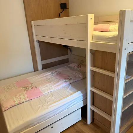 Cosy In Quiet Residential Area - Newly Renovated