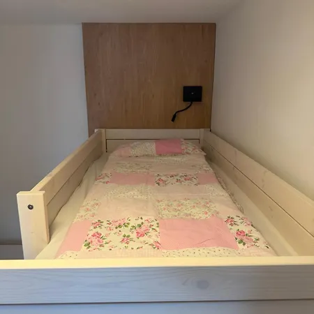 Cosy In Quiet Residential Area - Newly Renovated Apartment