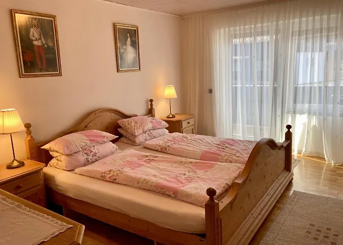 Cosy In Quiet Residential Area - Newly Renovated *