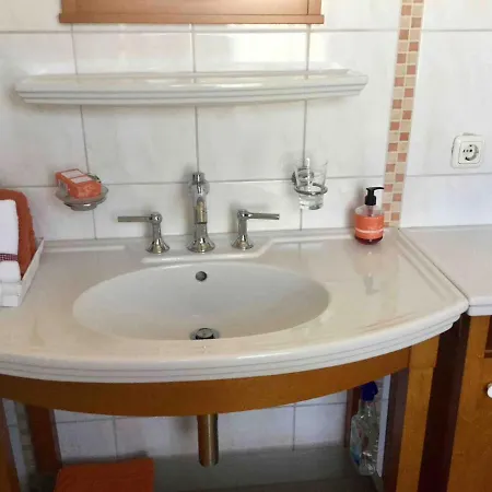 Cosy In Quiet Residential Area - Newly Renovated דירה *