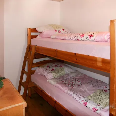 Cosy In Quiet Residential Area - Newly Renovated דירה *