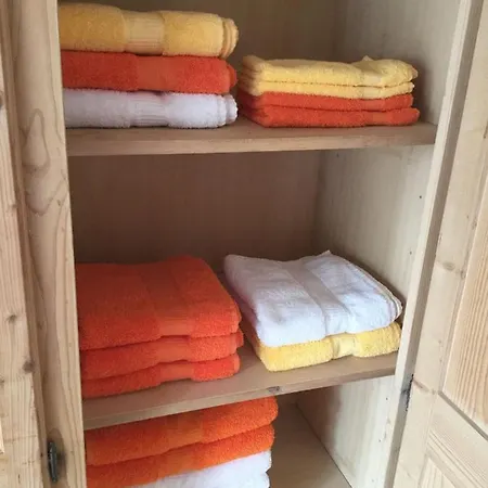 Cosy In Quiet Residential Area - Newly Renovated באד אישל