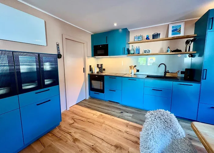 Cosy In Quiet Residential Area - Newly Renovated