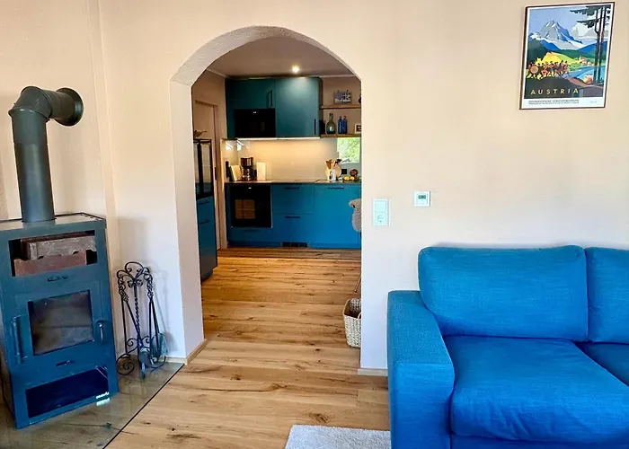 Cosy In Quiet Residential Area - Newly Renovated *